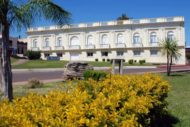 Edificio con flores